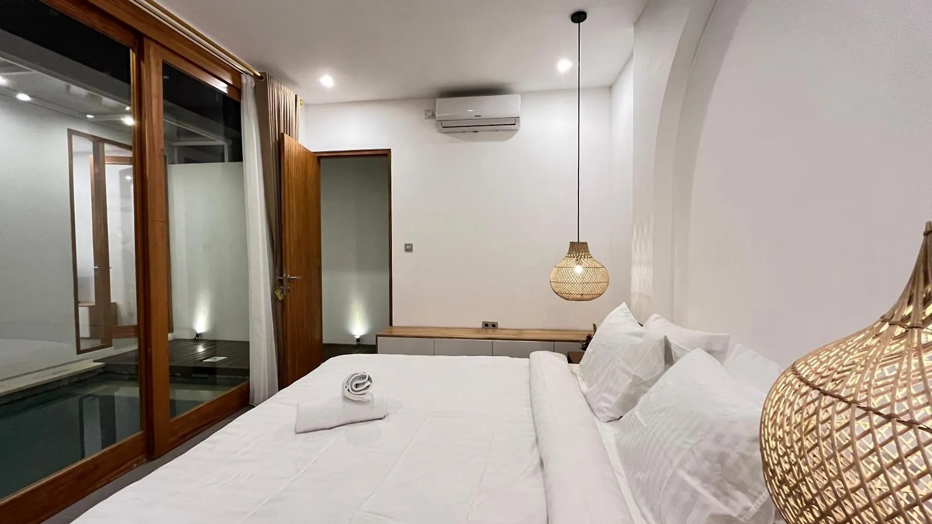 Queen Bee 2Br Private Villa Seminyak  Seminyak (Bali)
